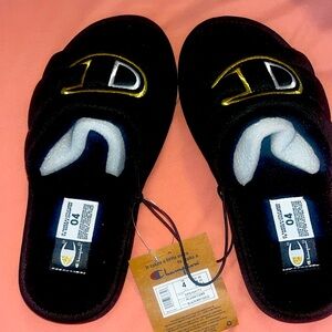 Brand new! Kids champion plush slides! Size 4